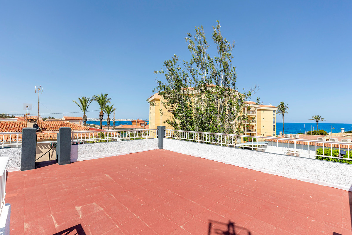 4 Bed Townhouse for sale in Rocio Del Mar Costa Blanca, Alicante, Spain