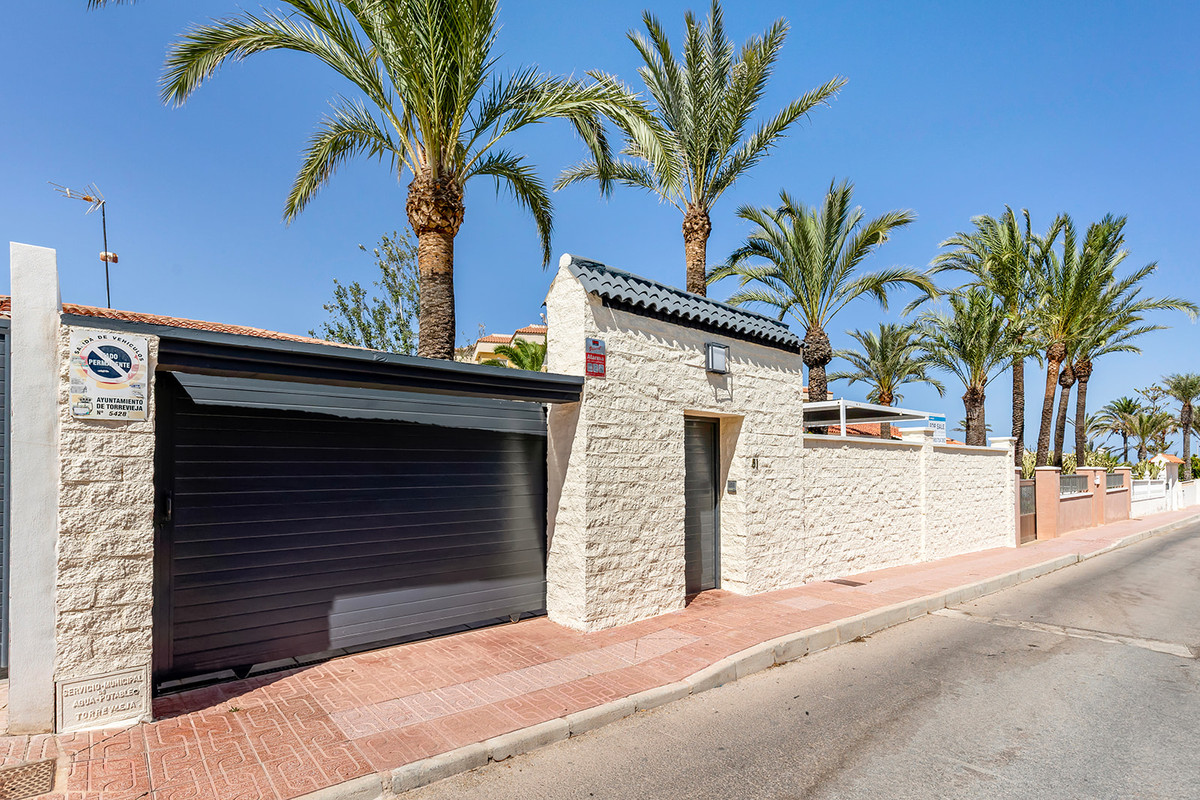 4 Bed Townhouse for sale in Rocio Del Mar Costa Blanca, Alicante, Spain