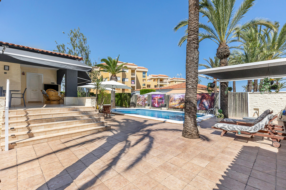4 Bed Townhouse for sale in Rocio Del Mar Costa Blanca, Alicante, Spain