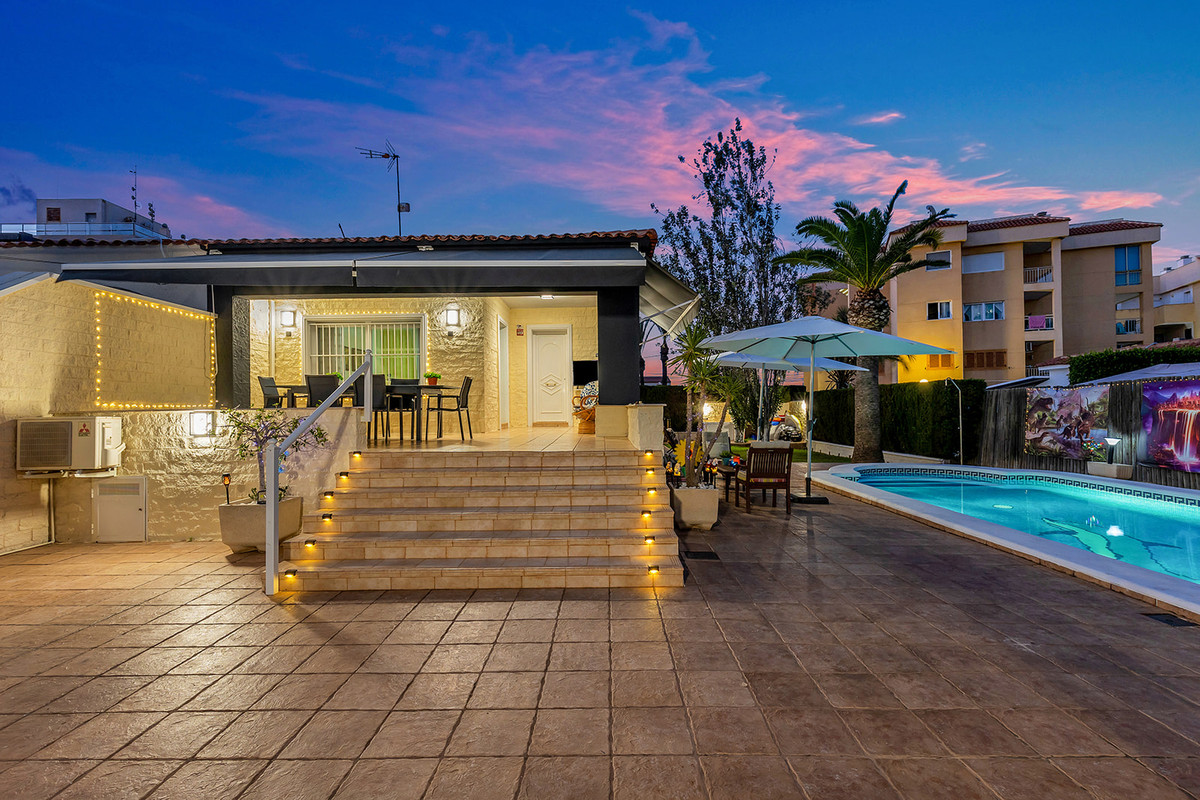 4 Bed Townhouse for sale in Rocio Del Mar Costa Blanca, Alicante, Spain