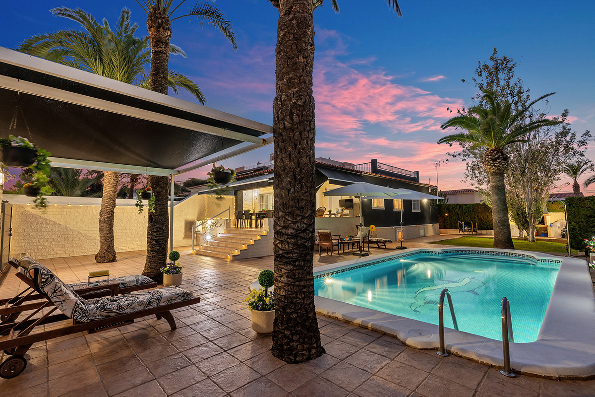 4 Bed Townhouse for sale in Rocio Del Mar Costa Blanca, Alicante, Spain