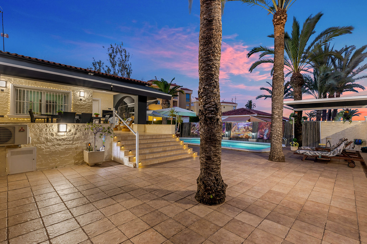 4 Bed Townhouse for sale in Rocio Del Mar Costa Blanca, Alicante, Spain