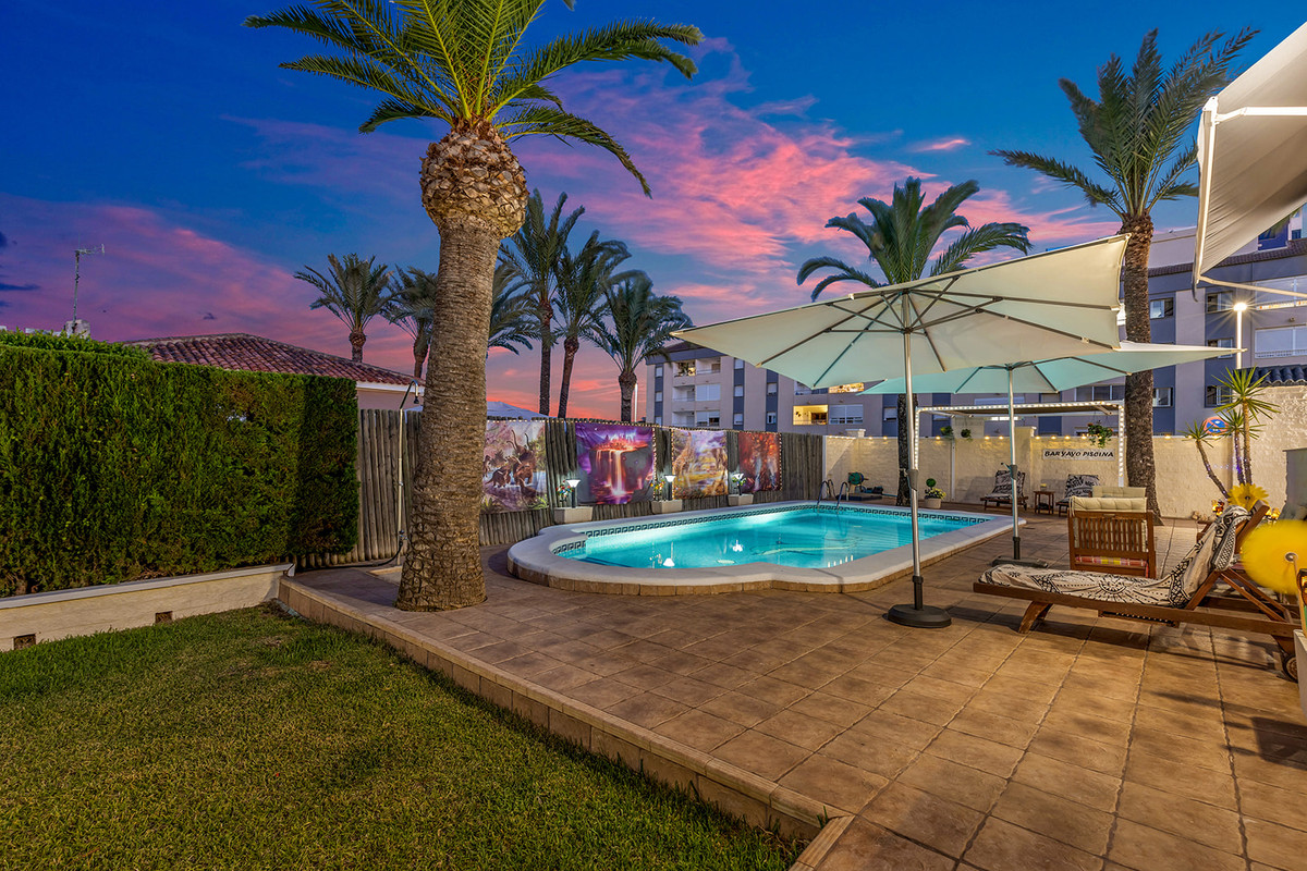 4 Bed Townhouse for sale in Rocio Del Mar Costa Blanca, Alicante, Spain