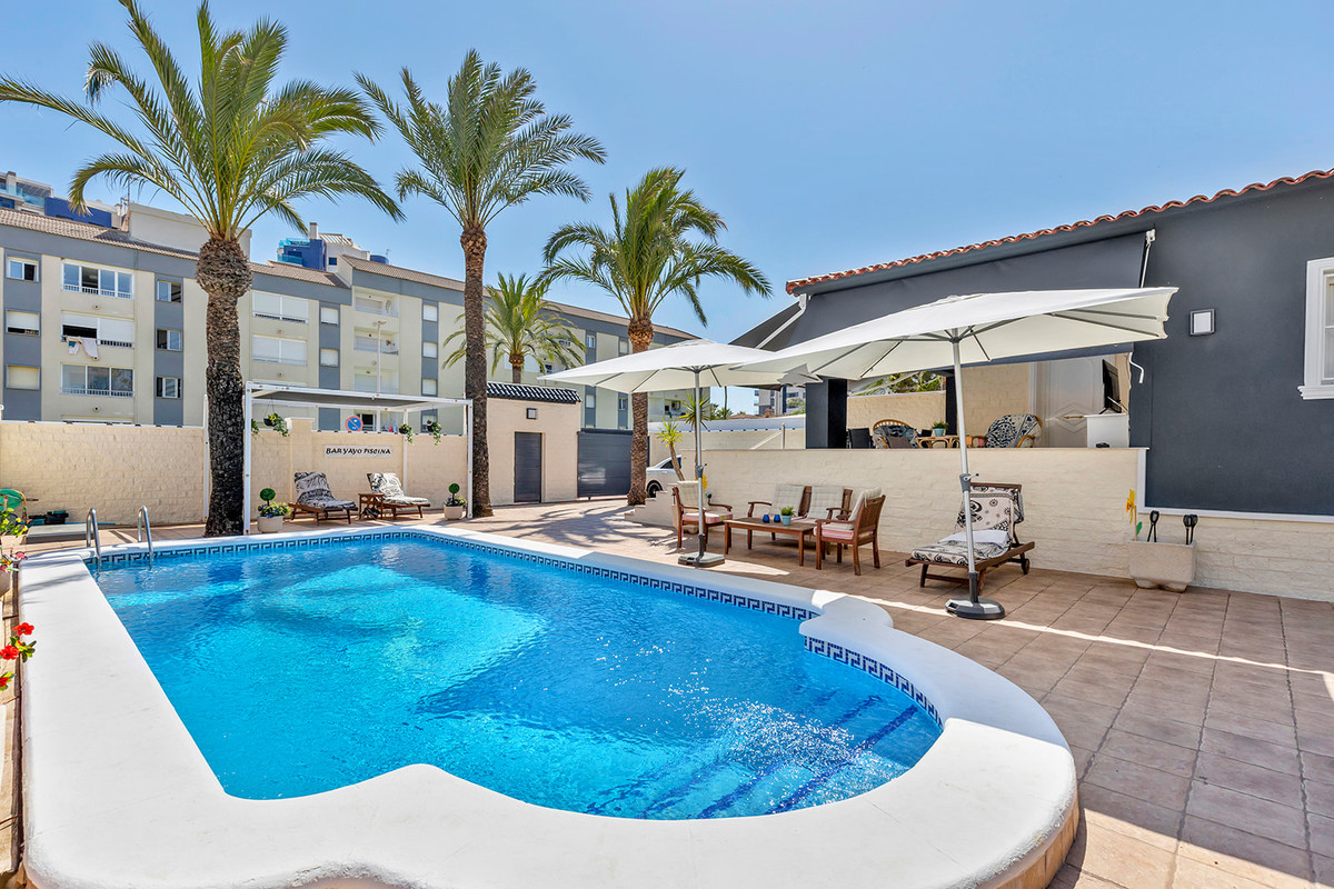 4 Bed Townhouse for sale in Rocio Del Mar Costa Blanca, Alicante, Spain