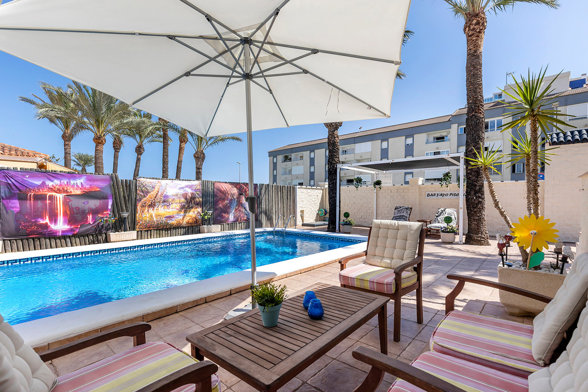 4 Bed Townhouse for sale in Rocio Del Mar Costa Blanca, Alicante, Spain