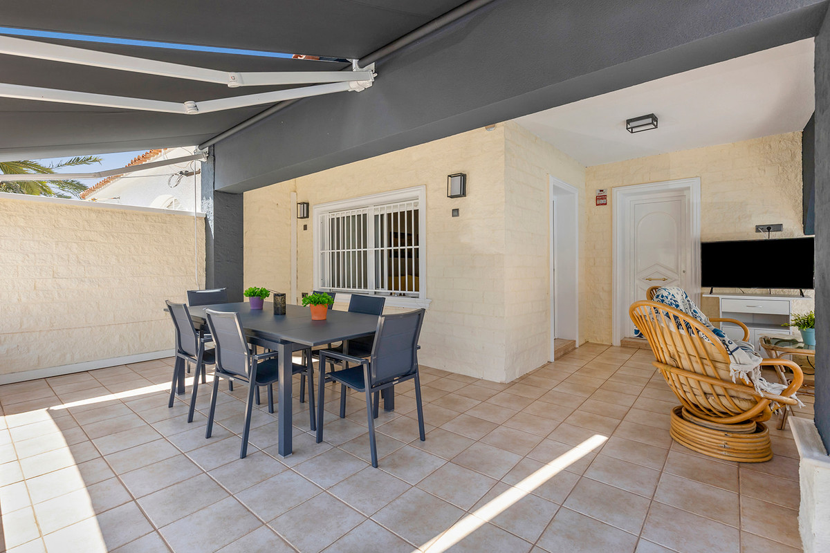 4 Bed Townhouse for sale in Rocio Del Mar Costa Blanca, Alicante, Spain
