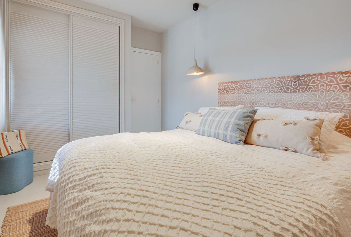 Se vende Apartamento Planta Media de 2 dormitorios en Costa Del Sol, Málaga, España