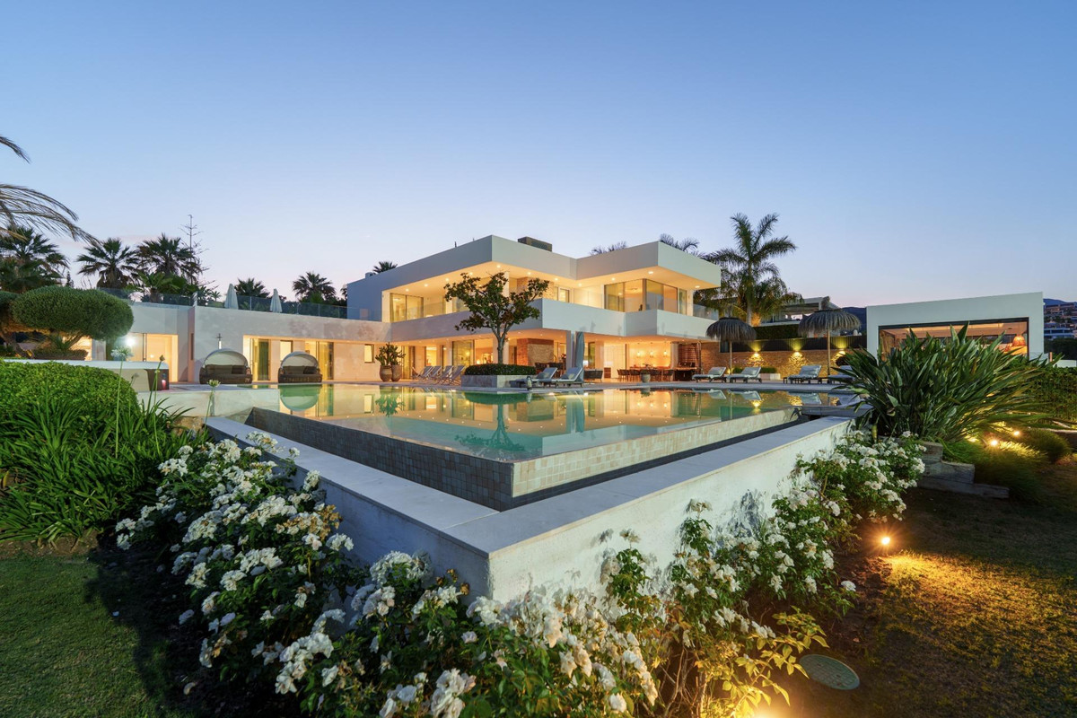 Se vende Villa - Chalet de 7 dormitorios en Costa Del Sol, Málaga, España
