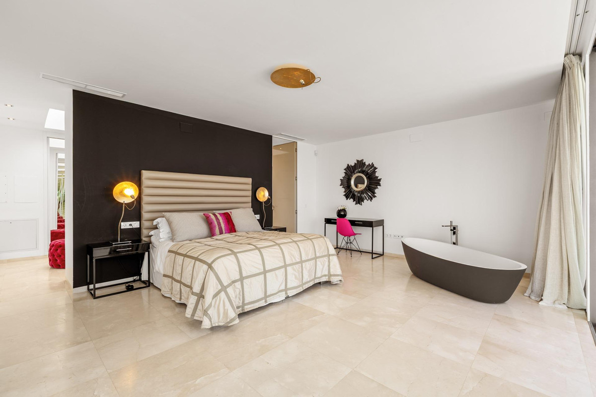 Se vende Villa - Chalet de 7 dormitorios en Costa Del Sol, Málaga, España