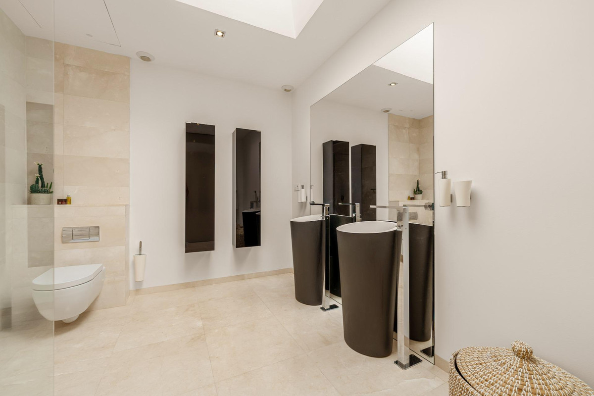 Se vende Villa - Chalet de 7 dormitorios en Costa Del Sol, Málaga, España