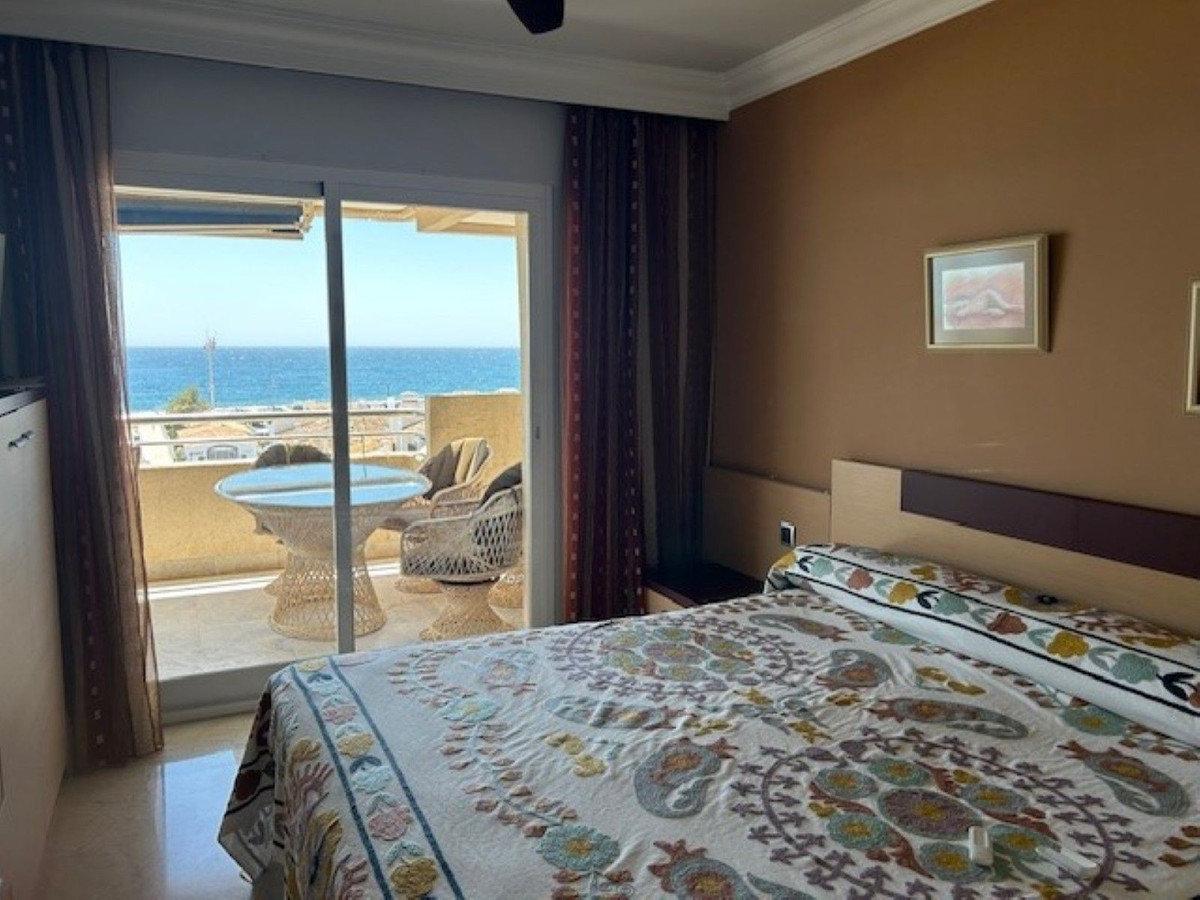 3 Bed Apartment for sale in Puerto Banús Costa Del Sol, Málaga, Spain