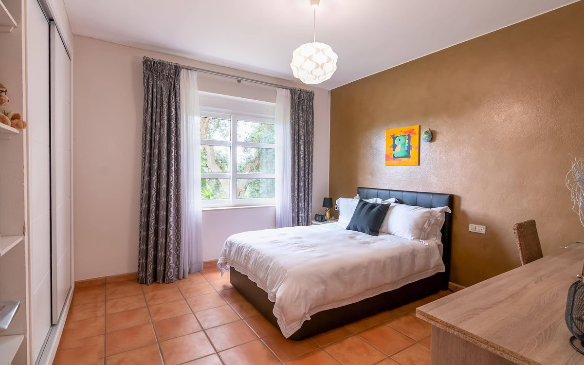 Se vende Villa - Chalet de 6 dormitorios en Costa Del Sol, Cadiz, España