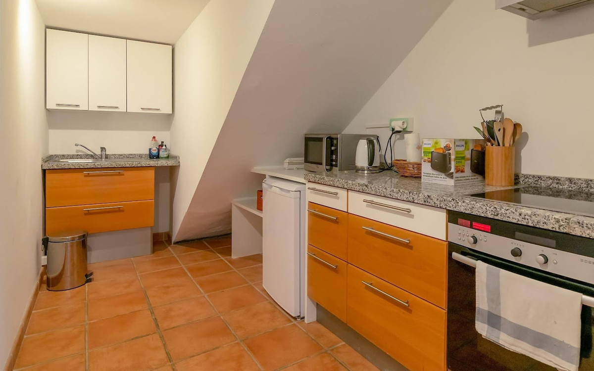 Se vende Villa - Chalet de 6 dormitorios en Costa Del Sol, Cadiz, España