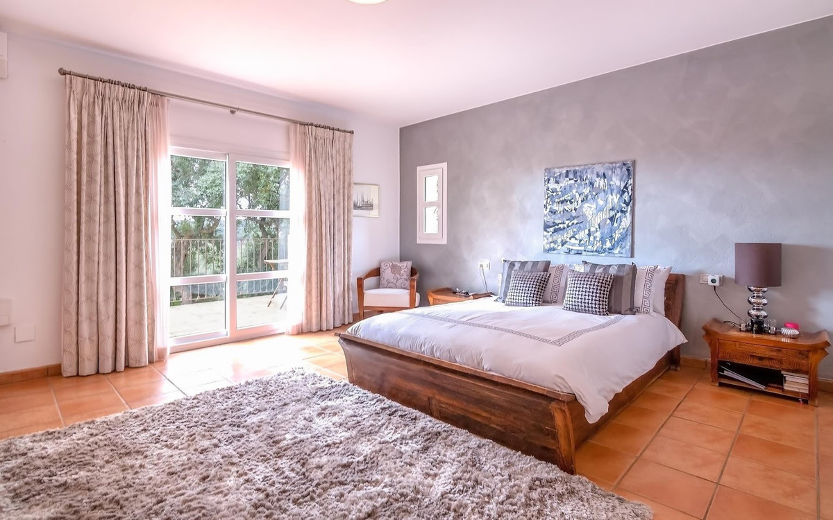 Se vende Villa - Chalet de 6 dormitorios en Costa Del Sol, Cadiz, España