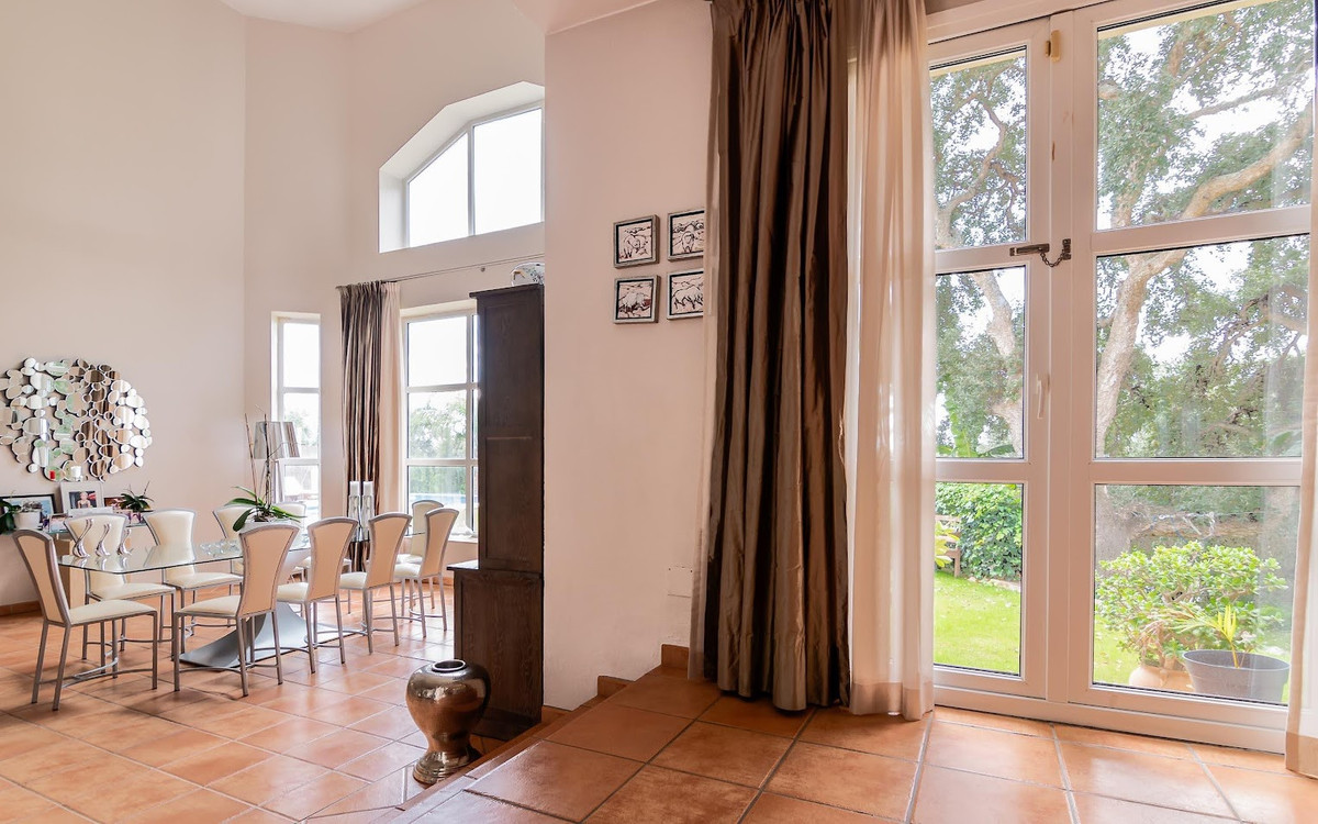 Se vende Villa - Chalet de 6 dormitorios en Costa Del Sol, Cadiz, España