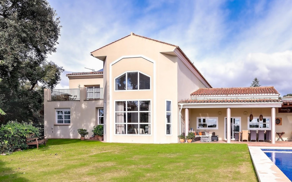 Se vende Villa - Chalet de 6 dormitorios en Costa Del Sol, Cadiz, España