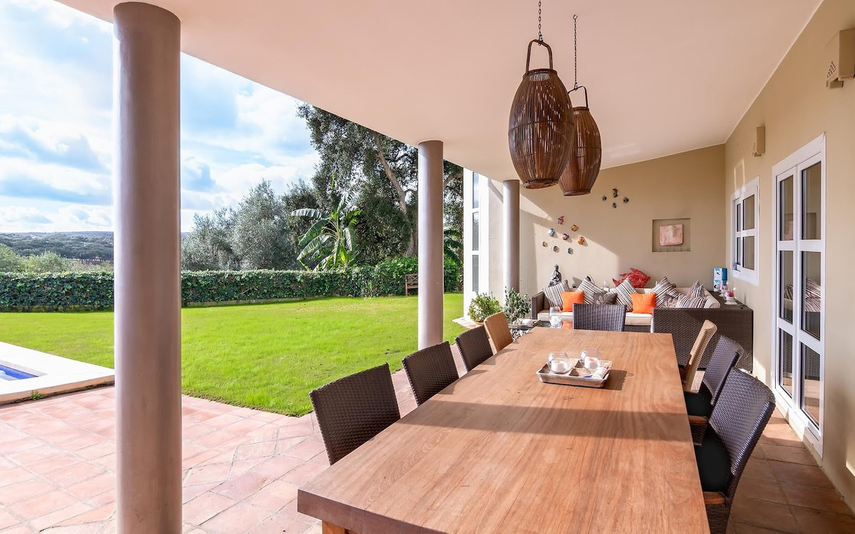 Se vende Villa - Chalet de 6 dormitorios en Costa Del Sol, Cadiz, España