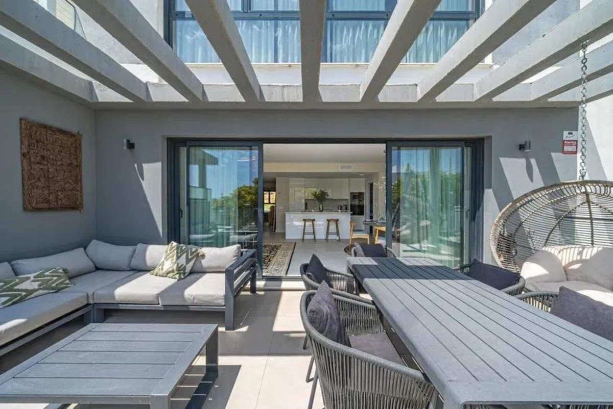 3 Bed Apartment for sale in Estepona Costa Del Sol, Málaga, Spain
