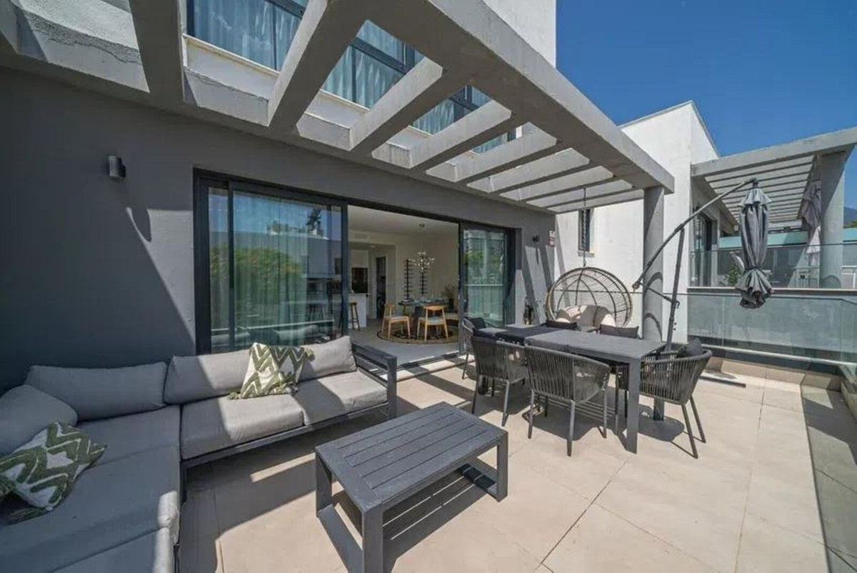 3 Bed Apartment for sale in Estepona Costa Del Sol, Málaga, Spain