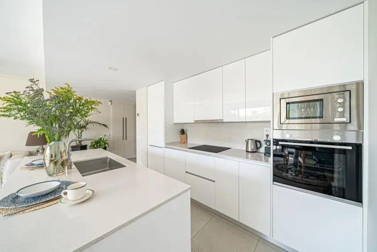 3 Bed Apartment for sale in Estepona Costa Del Sol, Málaga, Spain