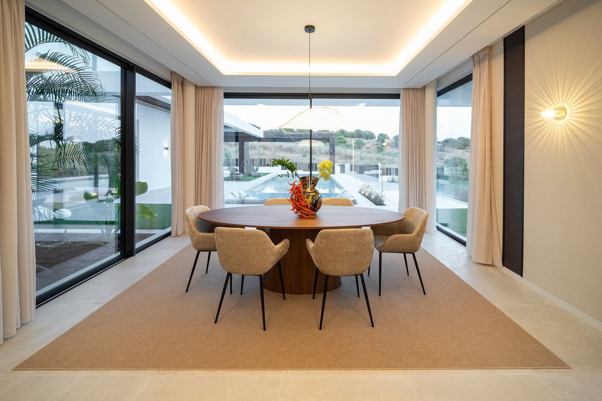 Se vende Villa - Chalet de 6 dormitorios en Costa Del Sol, Málaga, España