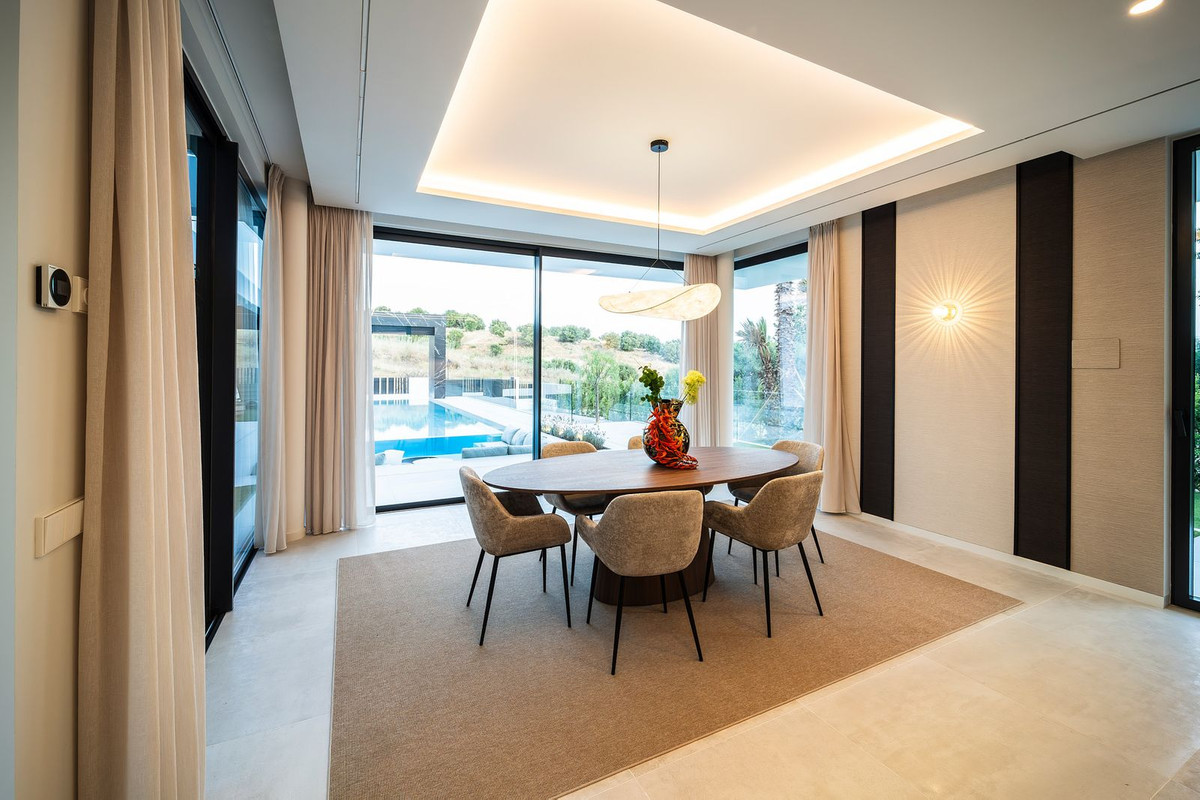 Se vende Villa - Chalet de 6 dormitorios en Costa Del Sol, Málaga, España
