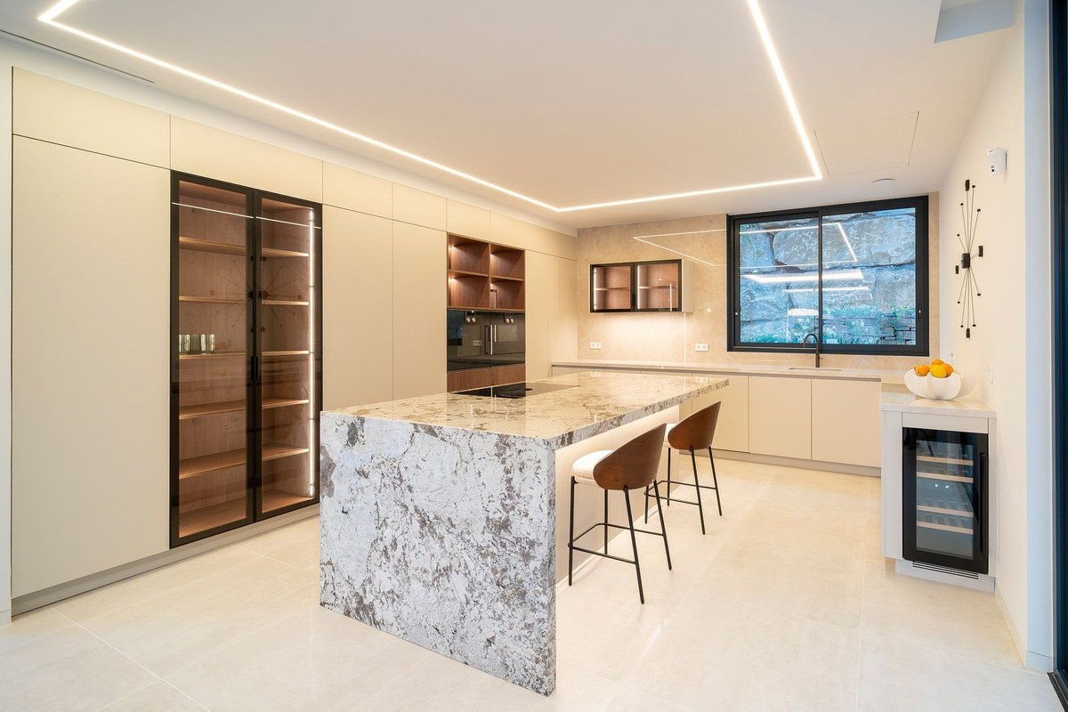 Se vende Villa - Chalet de 6 dormitorios en Costa Del Sol, Málaga, España