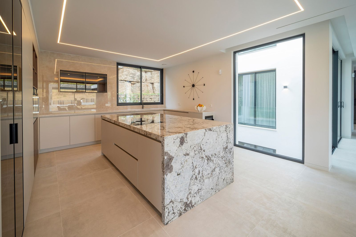 Se vende Villa - Chalet de 6 dormitorios en Costa Del Sol, Málaga, España