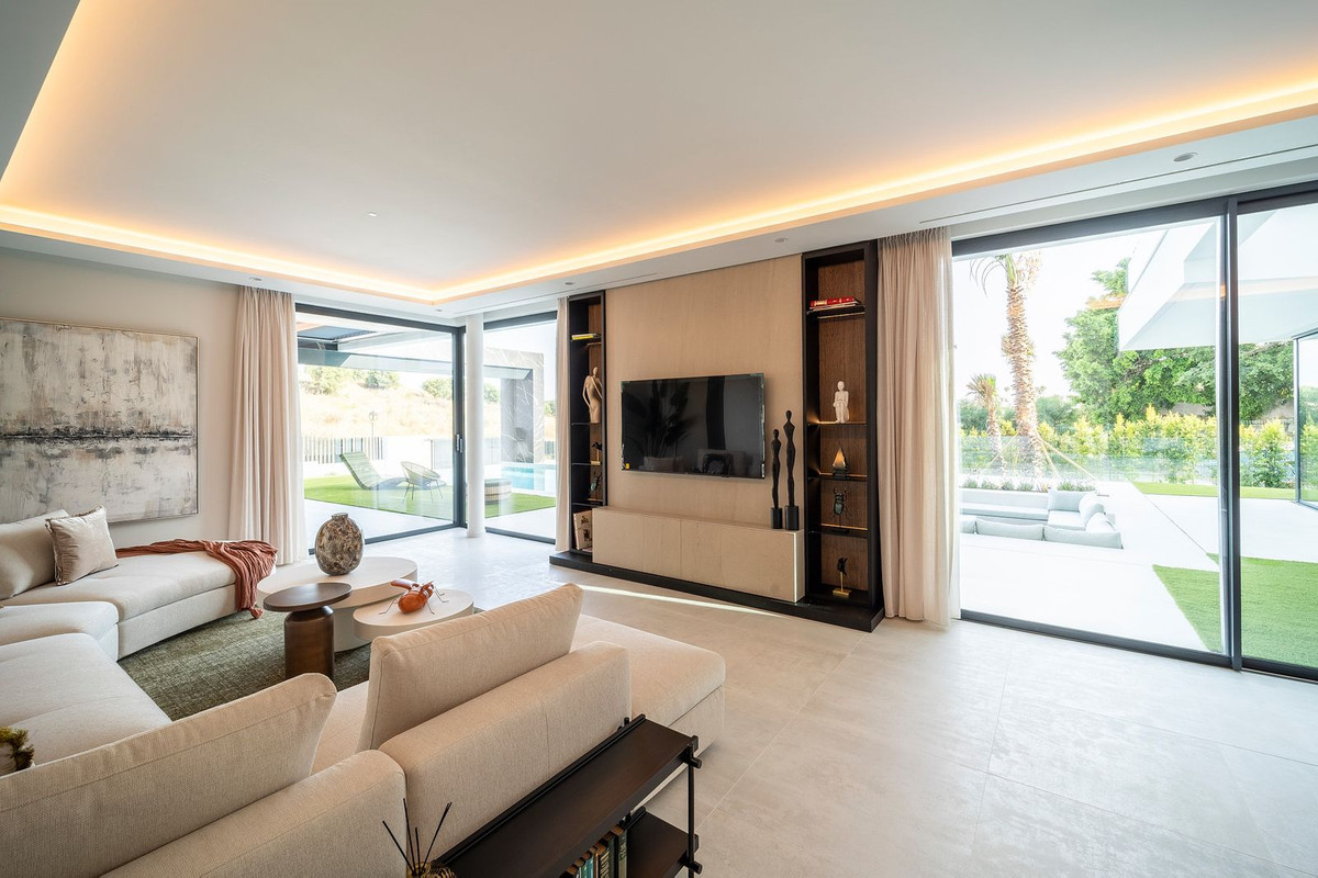 Se vende Villa - Chalet de 6 dormitorios en Costa Del Sol, Málaga, España