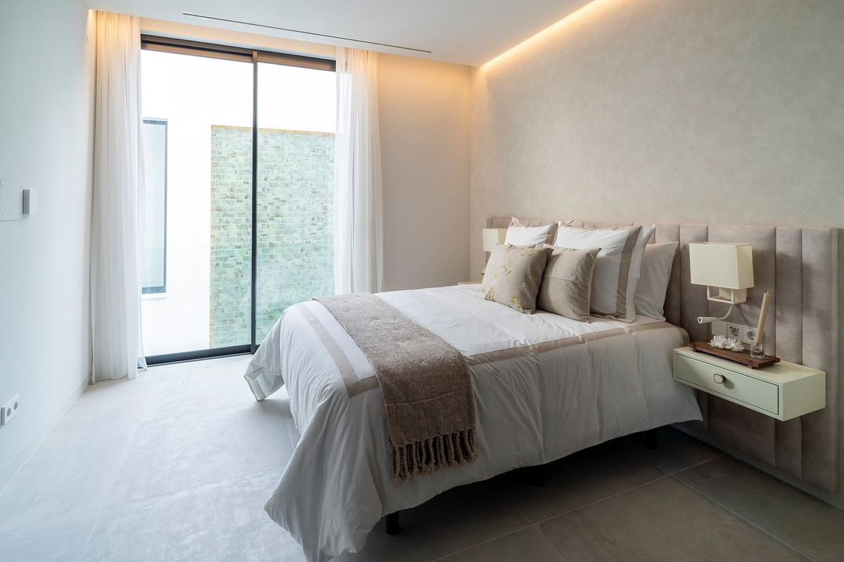 Se vende Villa - Chalet de 6 dormitorios en Costa Del Sol, Málaga, España