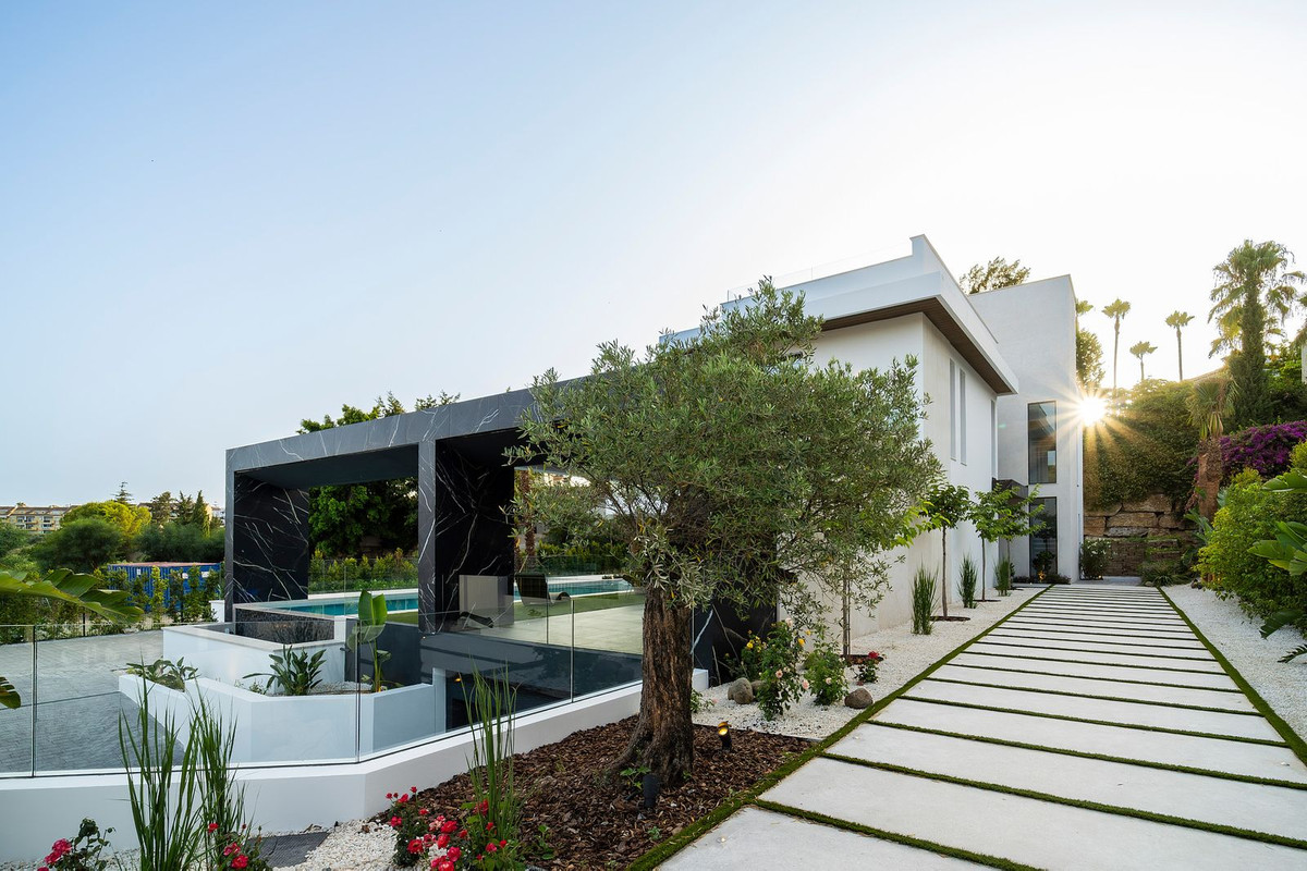 Se vende Villa - Chalet de 6 dormitorios en Costa Del Sol, Málaga, España