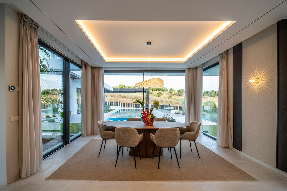 Se vende Villa - Chalet de 6 dormitorios en Costa Del Sol, Málaga, España