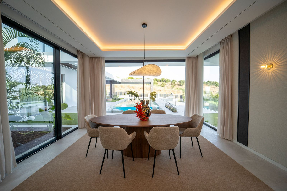 Se vende Villa - Chalet de 6 dormitorios en Costa Del Sol, Málaga, España