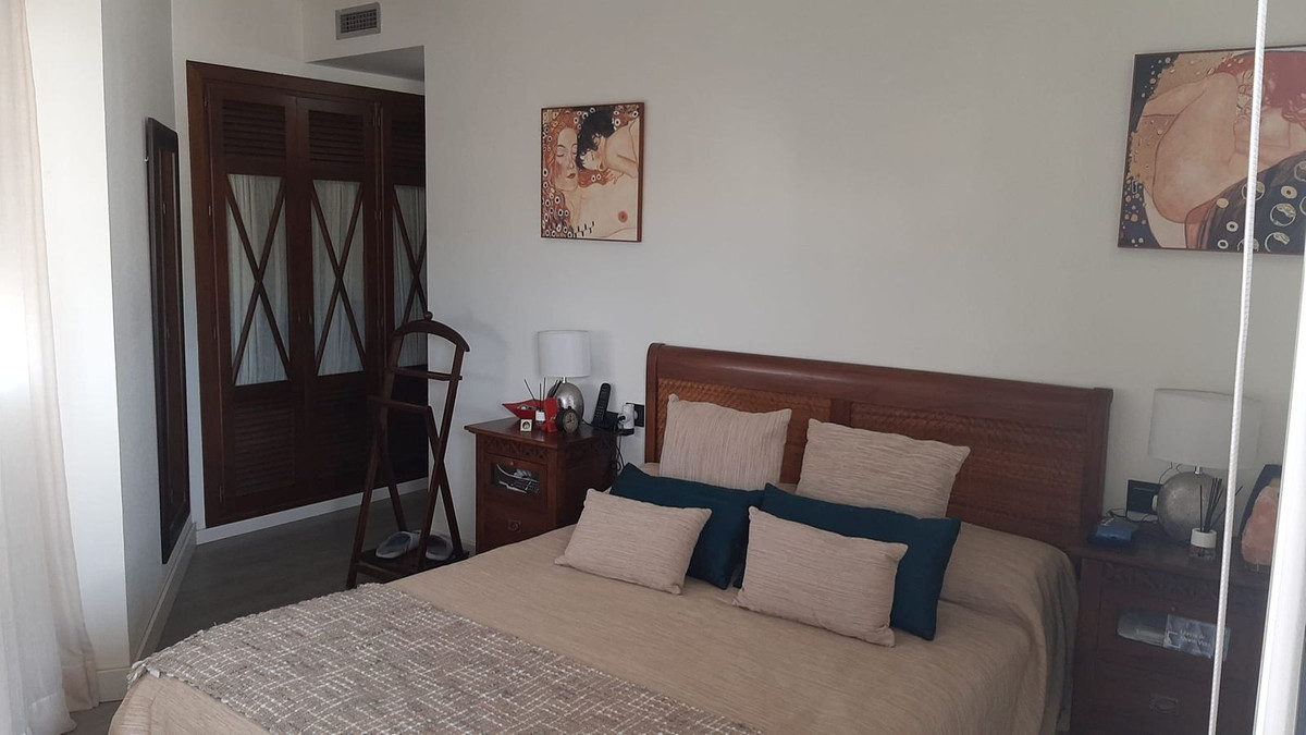 Se vende Apartamento Planta Media de 3 dormitorios en Costa Del Sol, Málaga, España