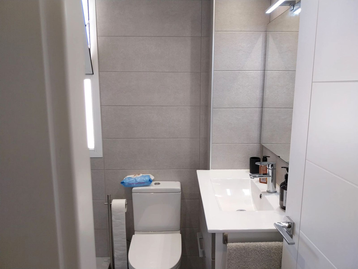 Se vende Apartamento Planta Media de 3 dormitorios en Costa Del Sol, Málaga, España