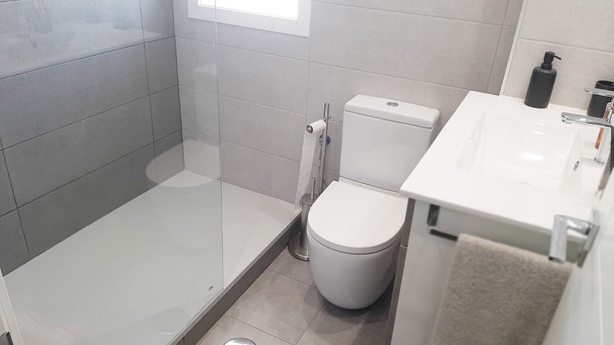 Se vende Apartamento Planta Media de 3 dormitorios en Costa Del Sol, Málaga, España
