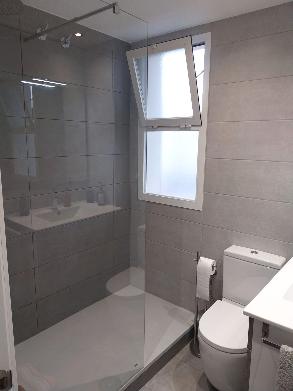 Se vende Apartamento Planta Media de 3 dormitorios en Costa Del Sol, Málaga, España