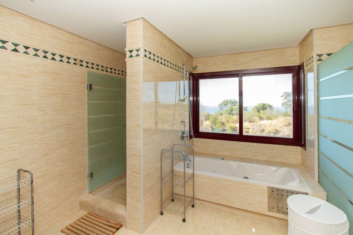 4 Bed Apartment for sale in La Mairena Costa Del Sol, Málaga, Spain