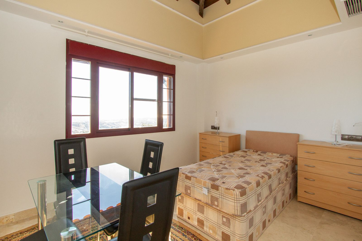 4 Bed Apartment for sale in La Mairena Costa Del Sol, Málaga, Spain