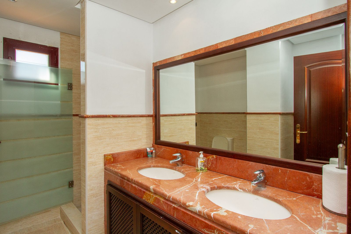 4 Bed Apartment for sale in La Mairena Costa Del Sol, Málaga, Spain