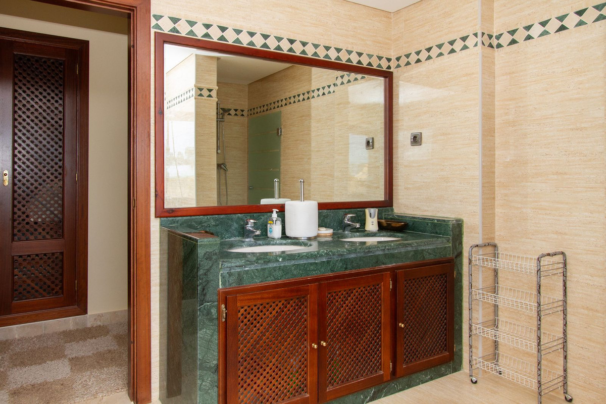 4 Bed Apartment for sale in La Mairena Costa Del Sol, Málaga, Spain