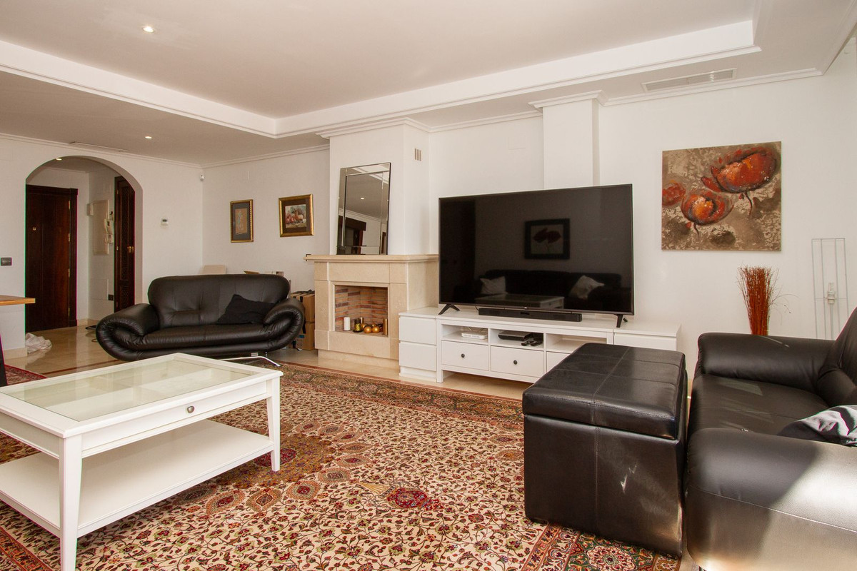 4 Bed Apartment for sale in La Mairena Costa Del Sol, Málaga, Spain