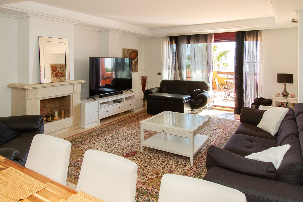4 Bed Apartment for sale in La Mairena Costa Del Sol, Málaga, Spain