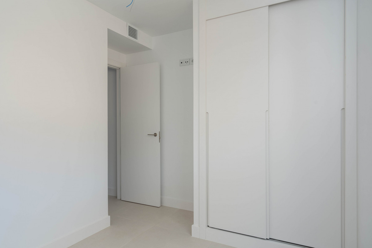 2 Bed Apartment for sale in Fuengirola Costa Del Sol, Málaga, Spain