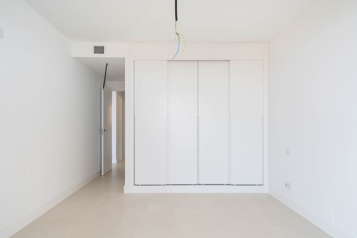 2 Bed Apartment for sale in Fuengirola Costa Del Sol, Málaga, Spain
