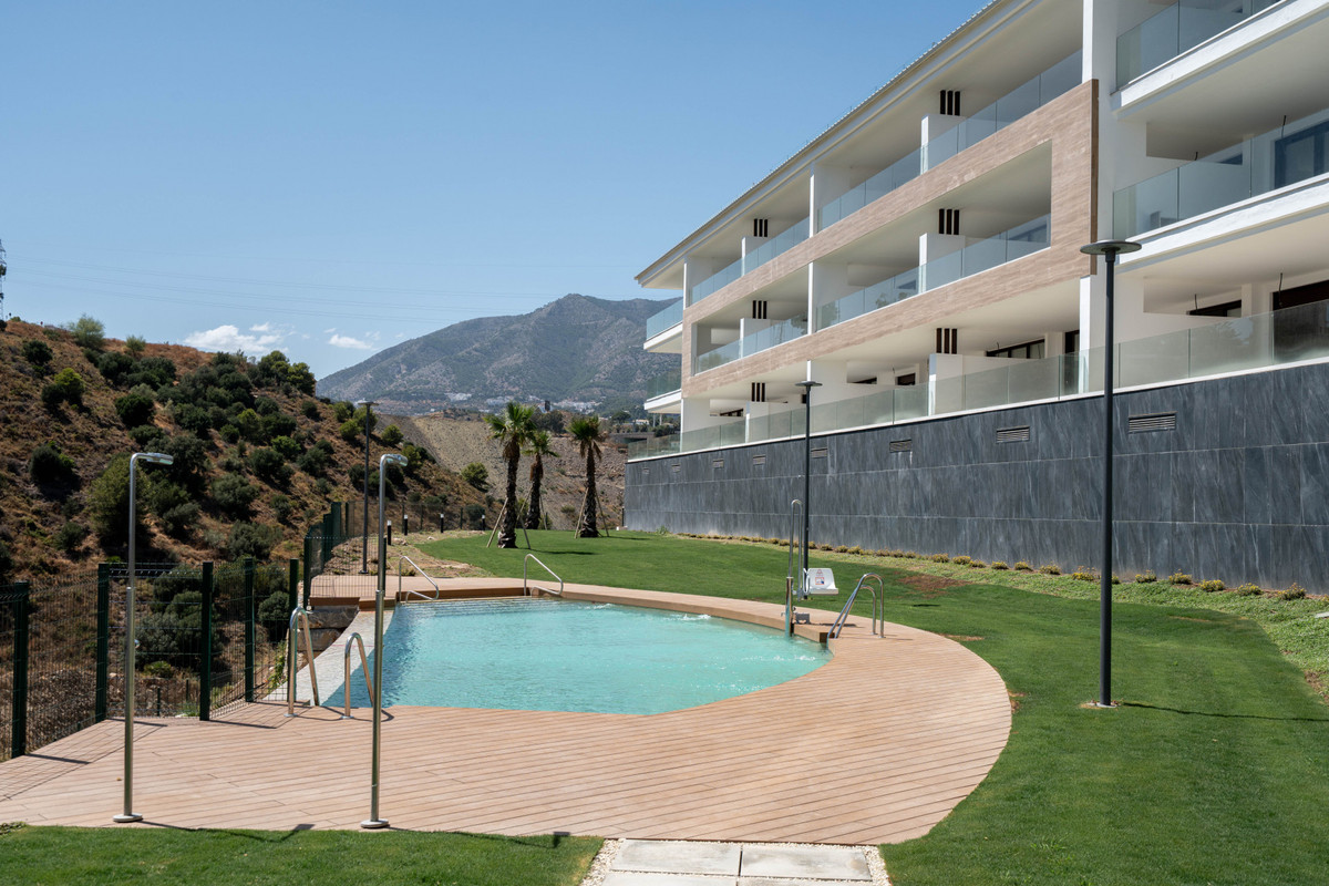 2 Bed Apartment for sale in Fuengirola Costa Del Sol, Málaga, Spain