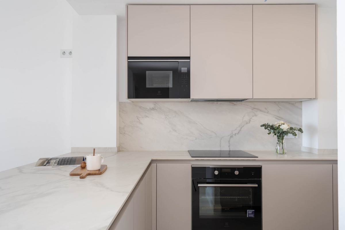 2 Bed Apartment for sale in Fuengirola Costa Del Sol, Málaga, Spain