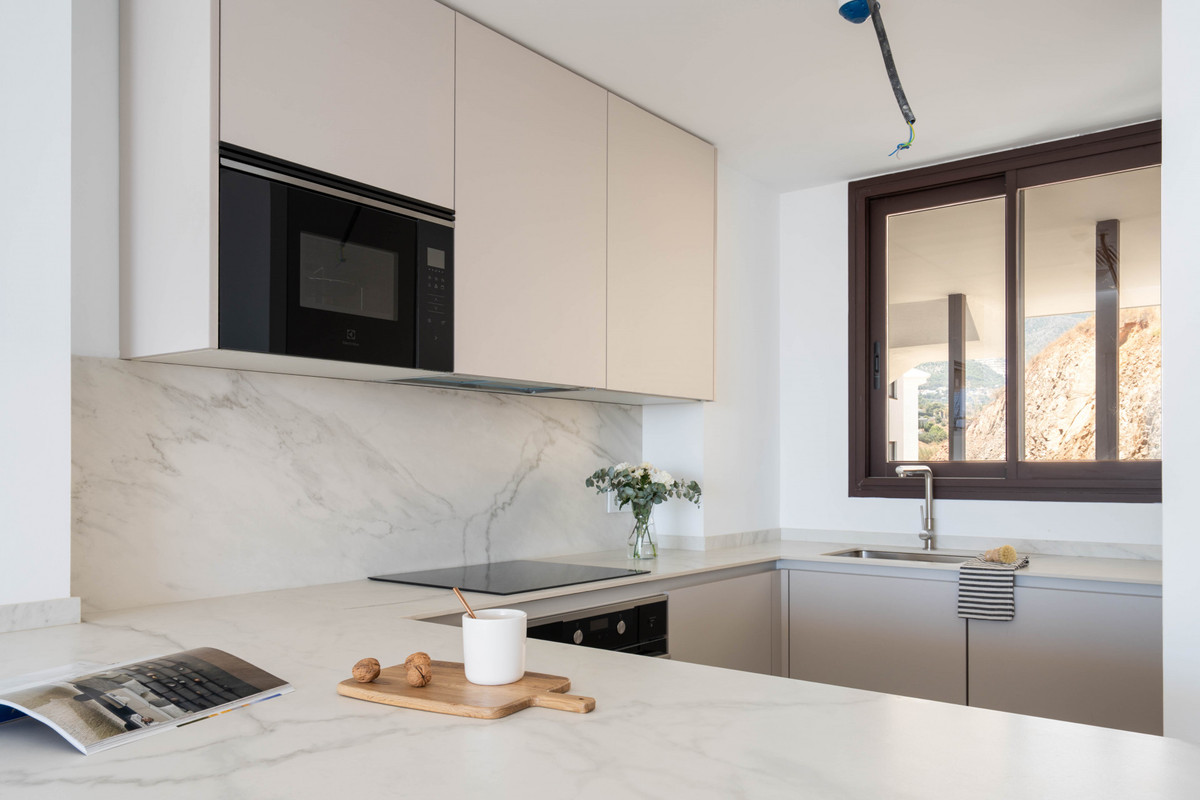 2 Bed Apartment for sale in Fuengirola Costa Del Sol, Málaga, Spain