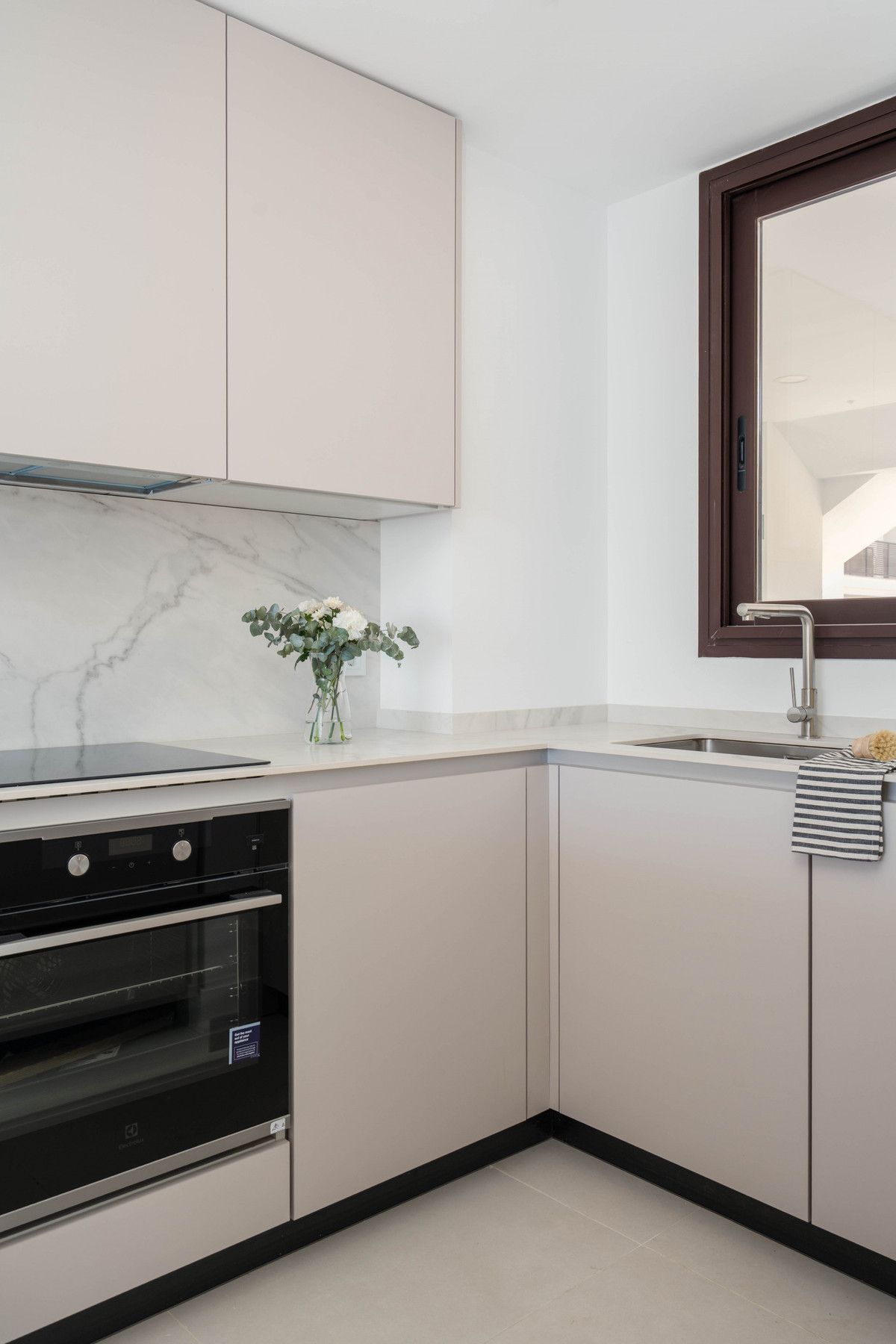 2 Bed Apartment for sale in Fuengirola Costa Del Sol, Málaga, Spain