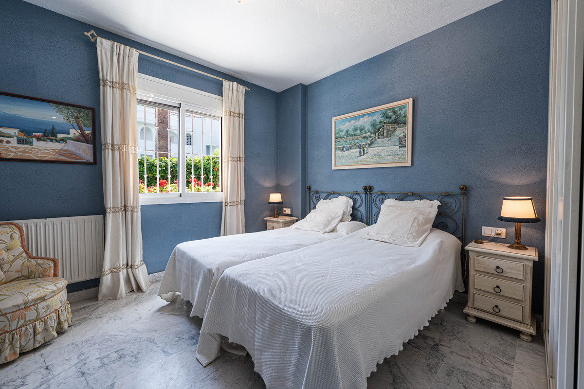 Se vende Apartamento Planta Baja de 3 dormitorios en Costa Del Sol, Málaga, España
